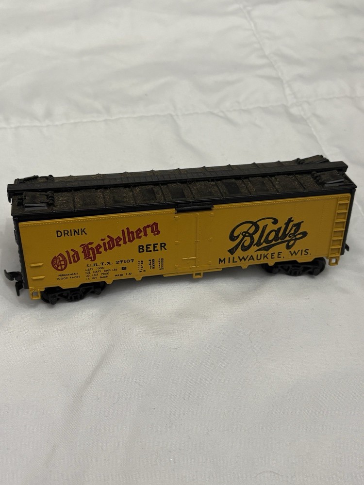 Athearn Blatz Old Heidelberg Beer 40' Steel Reefer, HO Scale, Kit #1603 No box