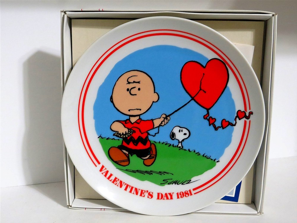 SNOOPY PEANUTS CHARLIE BROWN SCHMID VINTAGE PORCELAIN VALENTINES DAY PLATE 1981