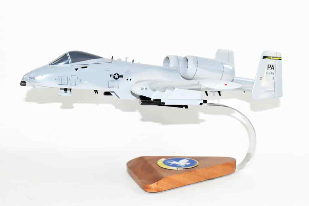 103d Fighter Squadron Black Hogs A-10 Warthog Model, Fairchild, 1/33 Mahogany