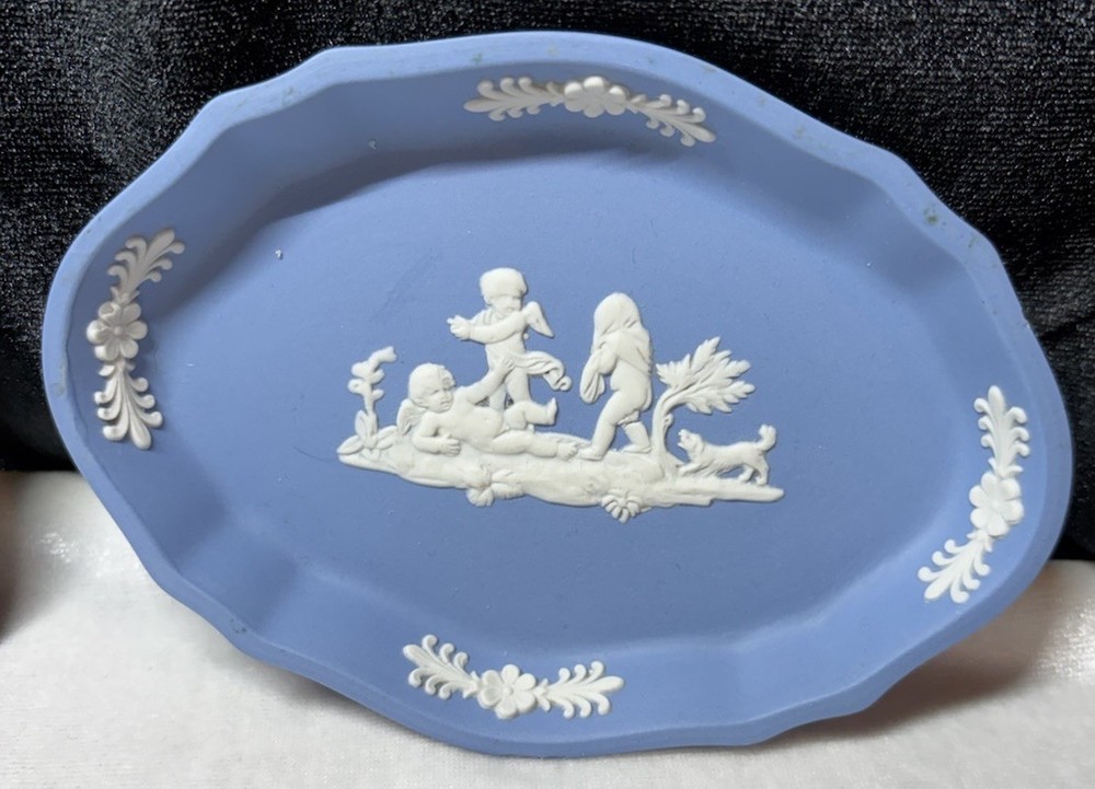Vintage Wedgwood England Jasperware Blue Small Oval Trinket Dish Cherubs Playing