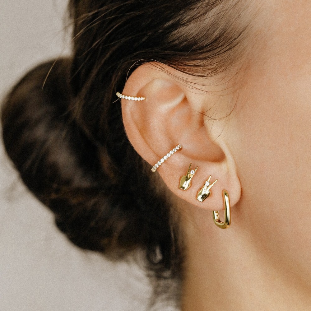 Victory Hand Stud Earrings for Fighting Spirit and Peace Symbol
