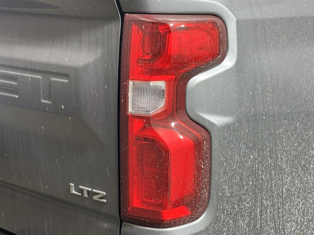 19-23 Silverado 1500 Pickup Passenger Tail Light with Box 2730119