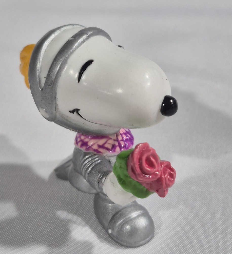 Peanuts Snoopy Knight Valentine's Day Shining Armor Flowers 2.5