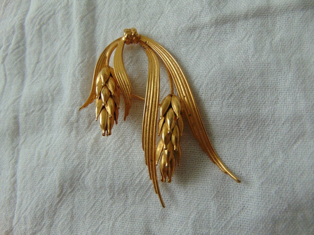 vintage antique matte gold tone wheat boughs brooch detailed