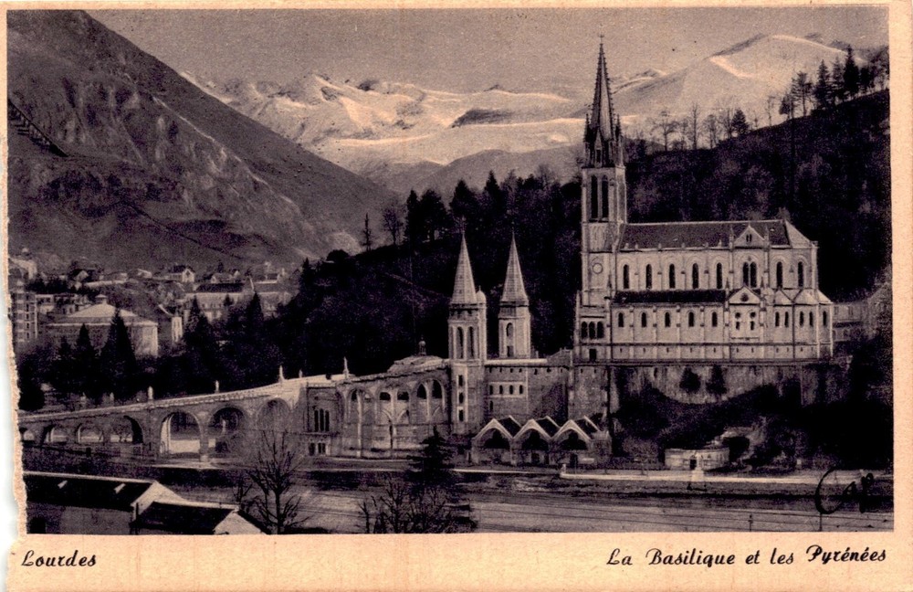 Lourdes, La Basilique, Pyrénées, CIE DES ARTS PHOT Postcard