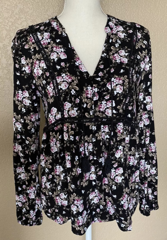 Love Fire Nordstrom Black Floral Top Long Sleeve Size Medium Lace Trim