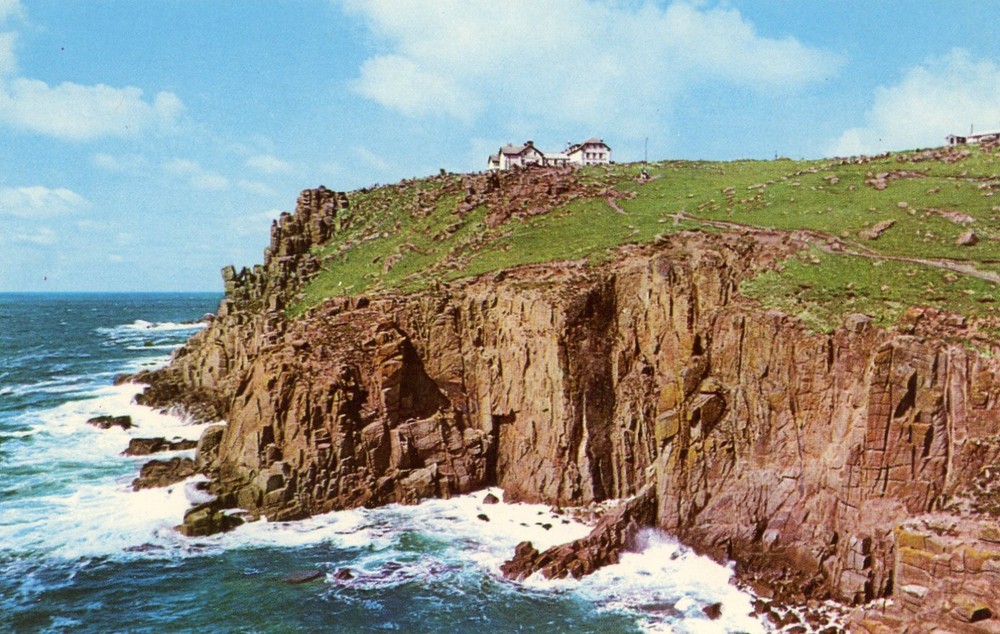 Land's End Cliffs & Hotel, Cornwall, England, UNP, EXC --POSTCARD