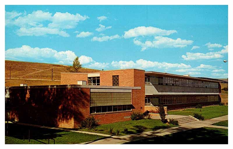 Postcard SCHOOL SCENE Gunnison Colorado CO m/09 AR5585