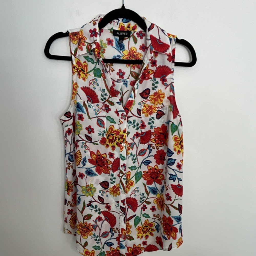 A. Byer Women's Floral Woven Polyester Button-Front Collared Sleeveless Blouse