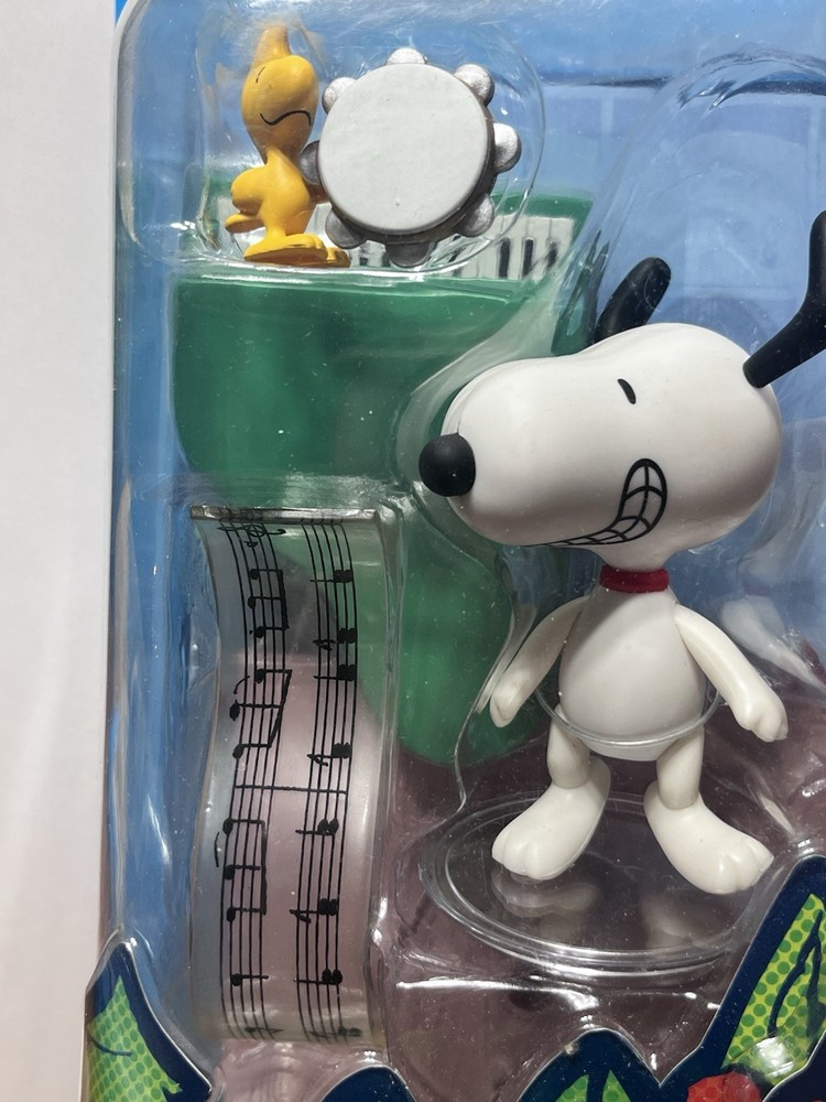 Peanuts “A Charlie Brown Christmas” Dancing Snoopy Forever Fun Figurine NIB