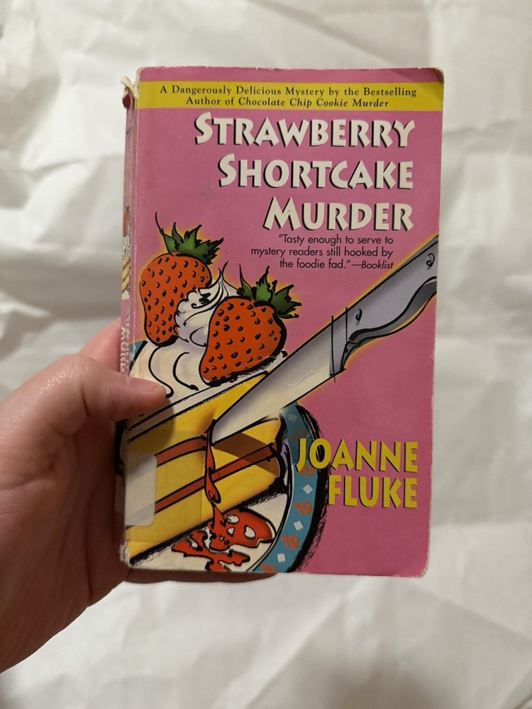 Strawberry Shortcake Murder by Fluke, Joanne
