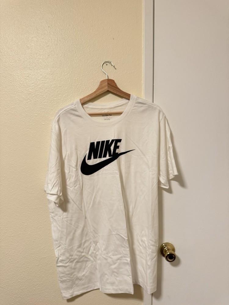 Nike The Nike Tee White XL Men's Cotton Short Sleeve Crew Neck T-Shirt