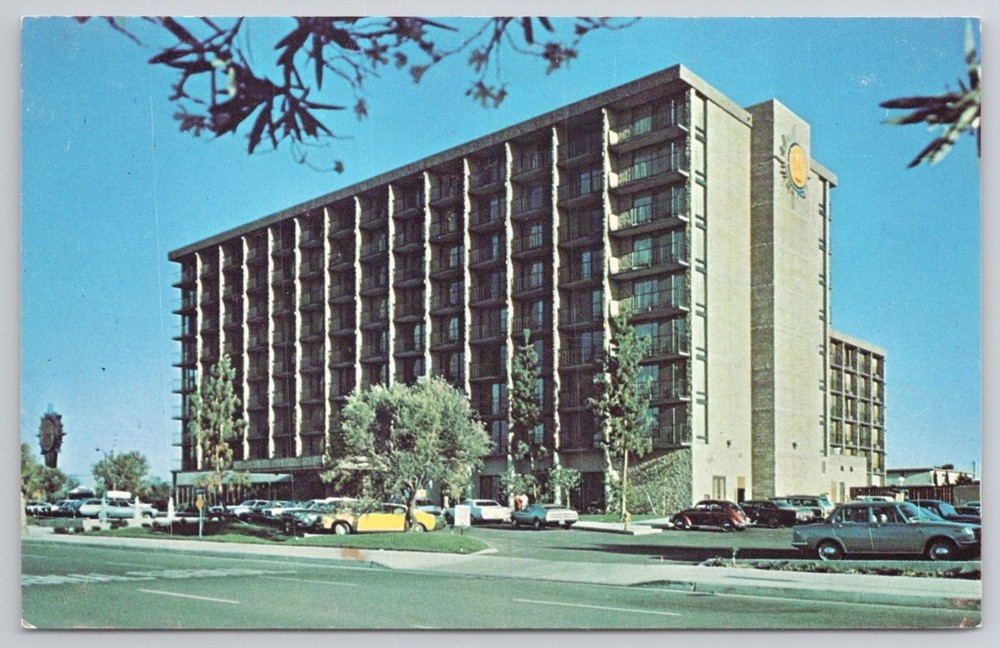 Vintage Quality Inn Anaheim CA Postcard Near Disneyland & Convention Center