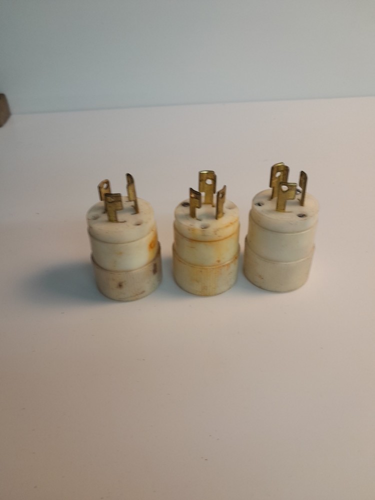 Vintage Twist Lock Electrical Connectors 15 Amp 125 Volt Made In USA Set Of 3
