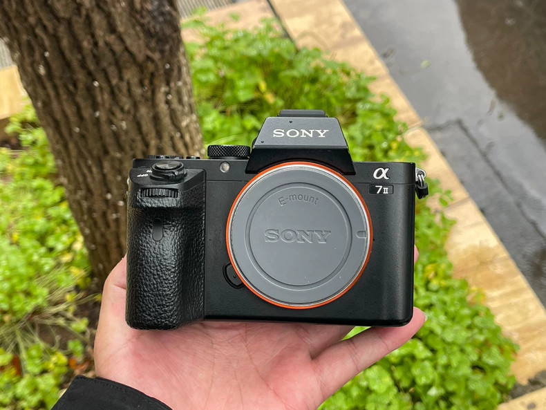 Sony ILCE-7M2 A7 II 24.3MP Full Frame Digital SLR Camera - Black (Body Only)