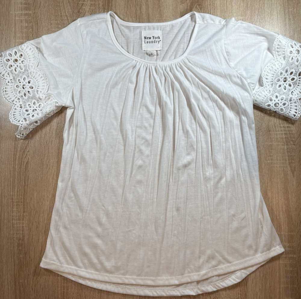 New York Laundry Women's White Lace Sleeve Blouse Size M