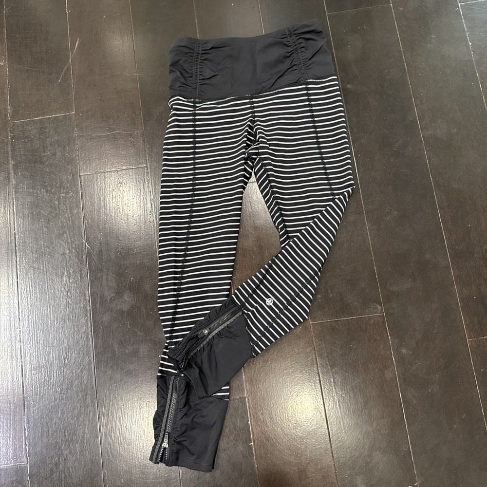 Lululemon Woman Run Gym Yoga Pants Tight Leggings  Black White Size 2