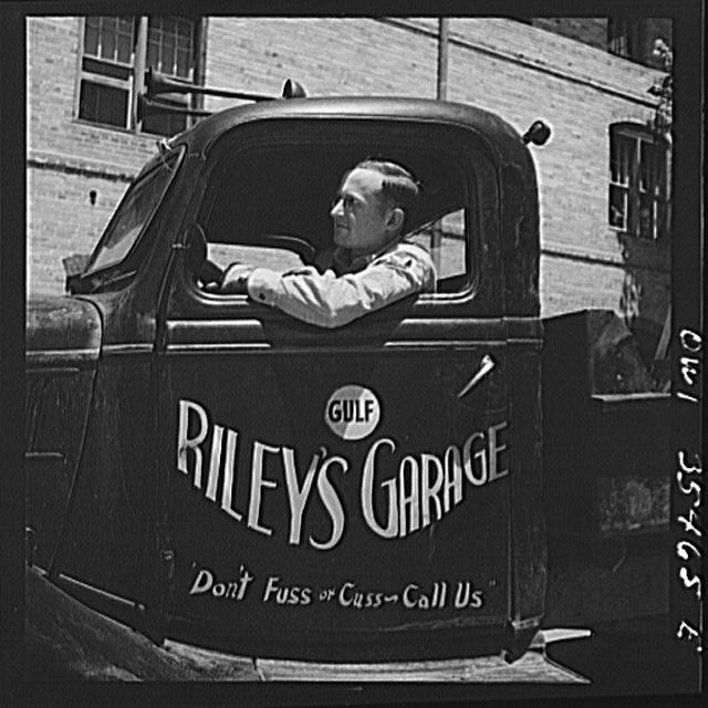Photo:Bowman South Carolina Sergeant John Riley 1940s Riley's Garage Truck