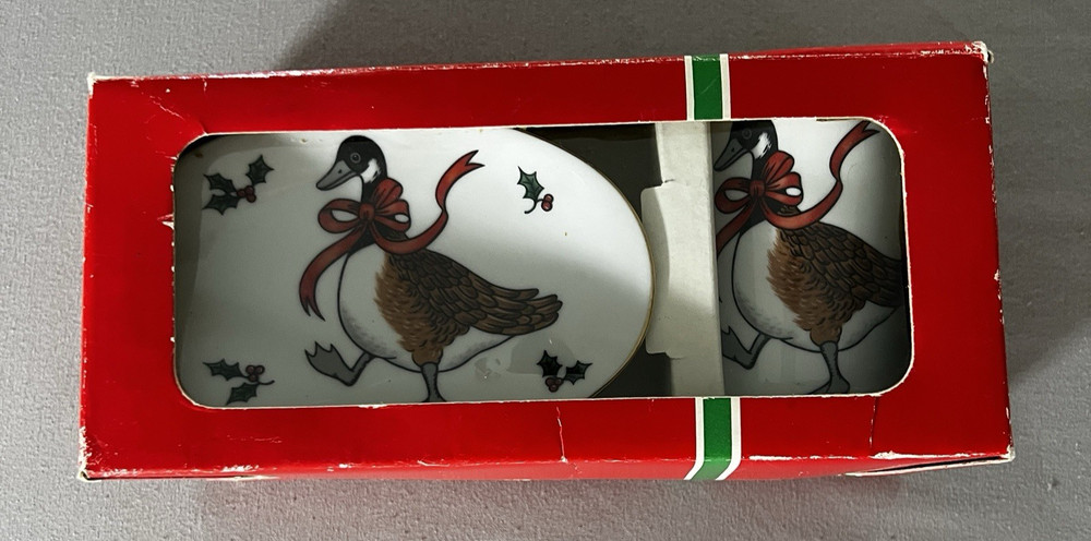 Christmas Holiday Goose bathroom Pedestal Soap Dish/Tumbler Set Vintage NIB