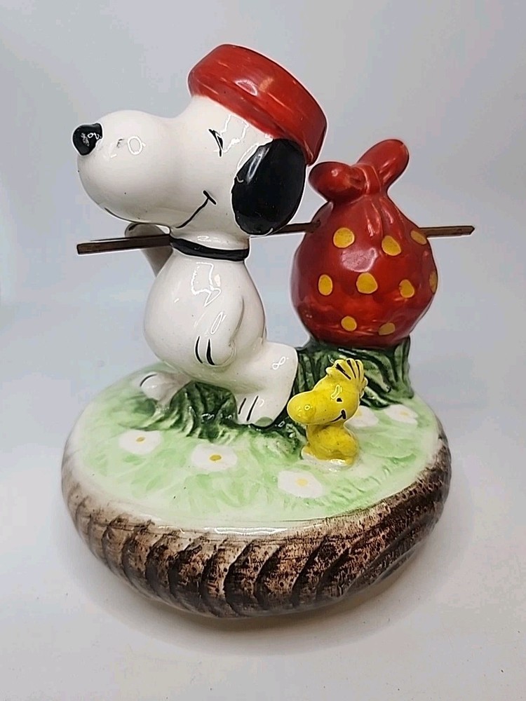 VTG Aviva Snoopy & Woodstock Hobo Hitch Hiking Ceramic Music Box -Born Free 1972Working