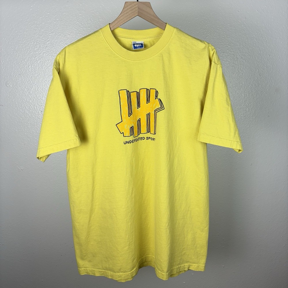 UNDEFEATED Sport Classic Logo Made In USA Yellow T Shirt Authentic Size Large