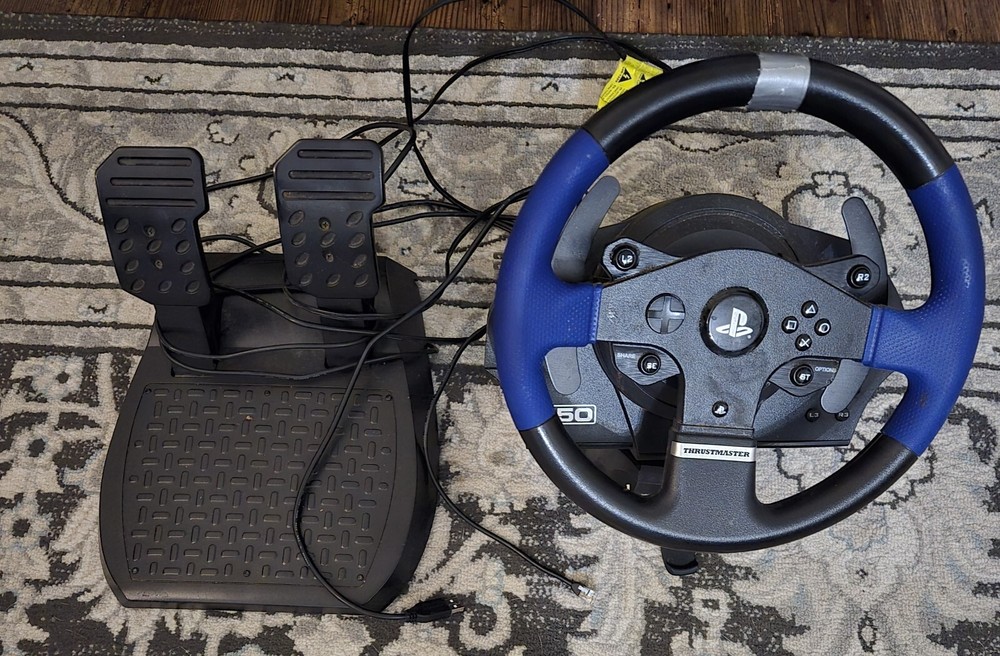 Thrustmaster T150 Force Feedback Racing Wheel (PC,PS4)