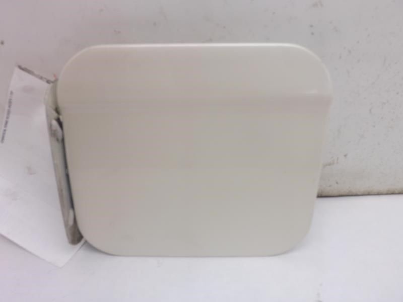 99 SEVILLE FUEL FILLER DOOR 135359