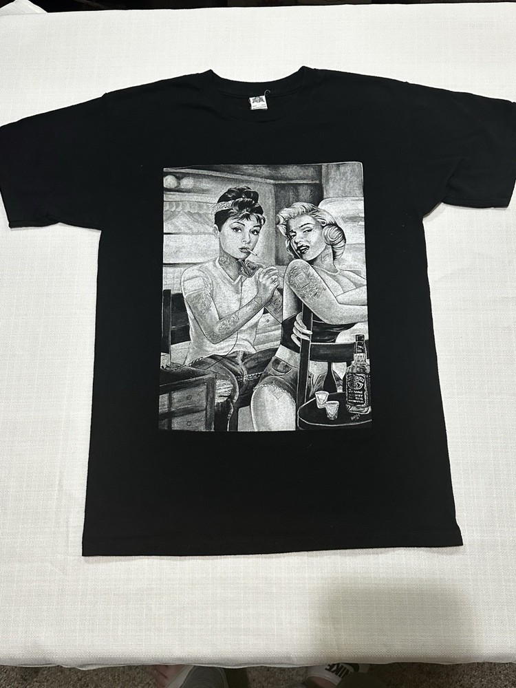 Audrey Hepburn tatting Marilyn Monroe Graphic T-shirt