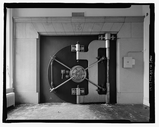 21. Interior view, vault at east end of main floor, looking south - PSFS