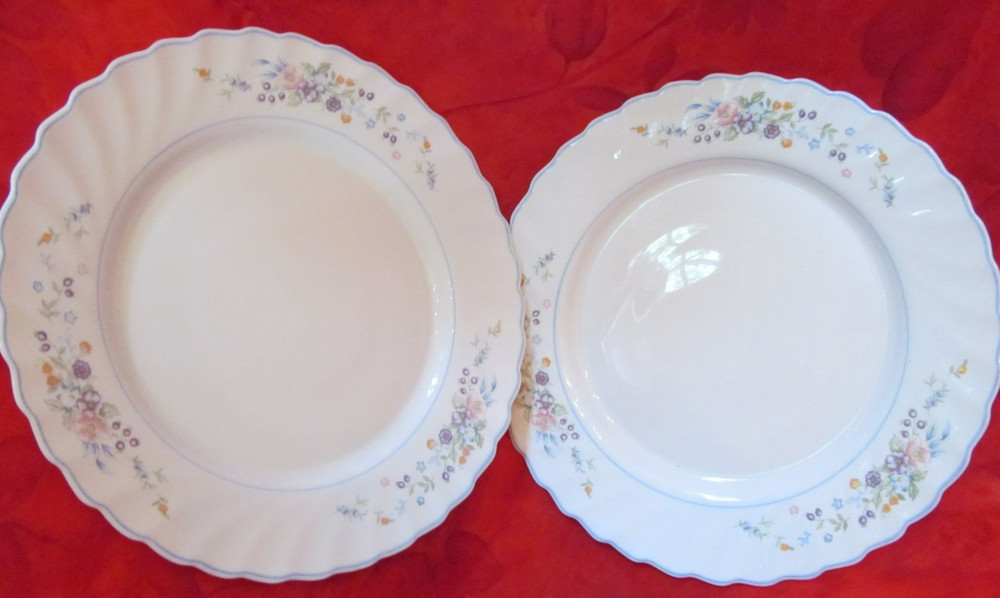 2 Arcopal France Victoria Floral Scalloped Edge Swirl 10 3/4