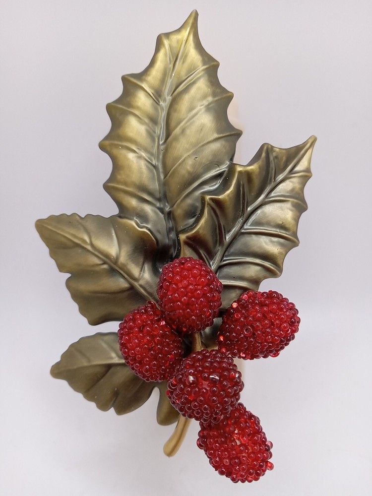 Bath & Body Works Holly Berry Sprig Wallflower Plug in Refreshing Fragrance