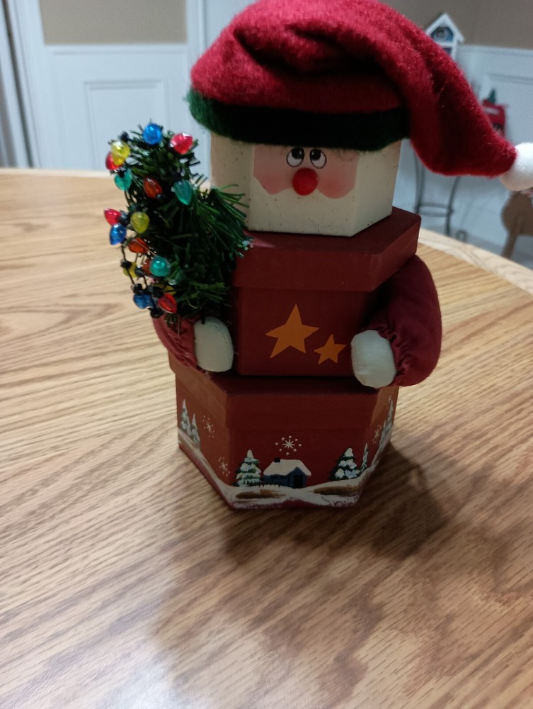 Mini Box Figure Santa With Wreath And Lights
