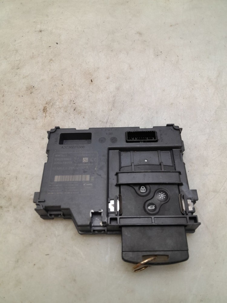 Lecteur de carte Renault CLIO IV 285901934R
