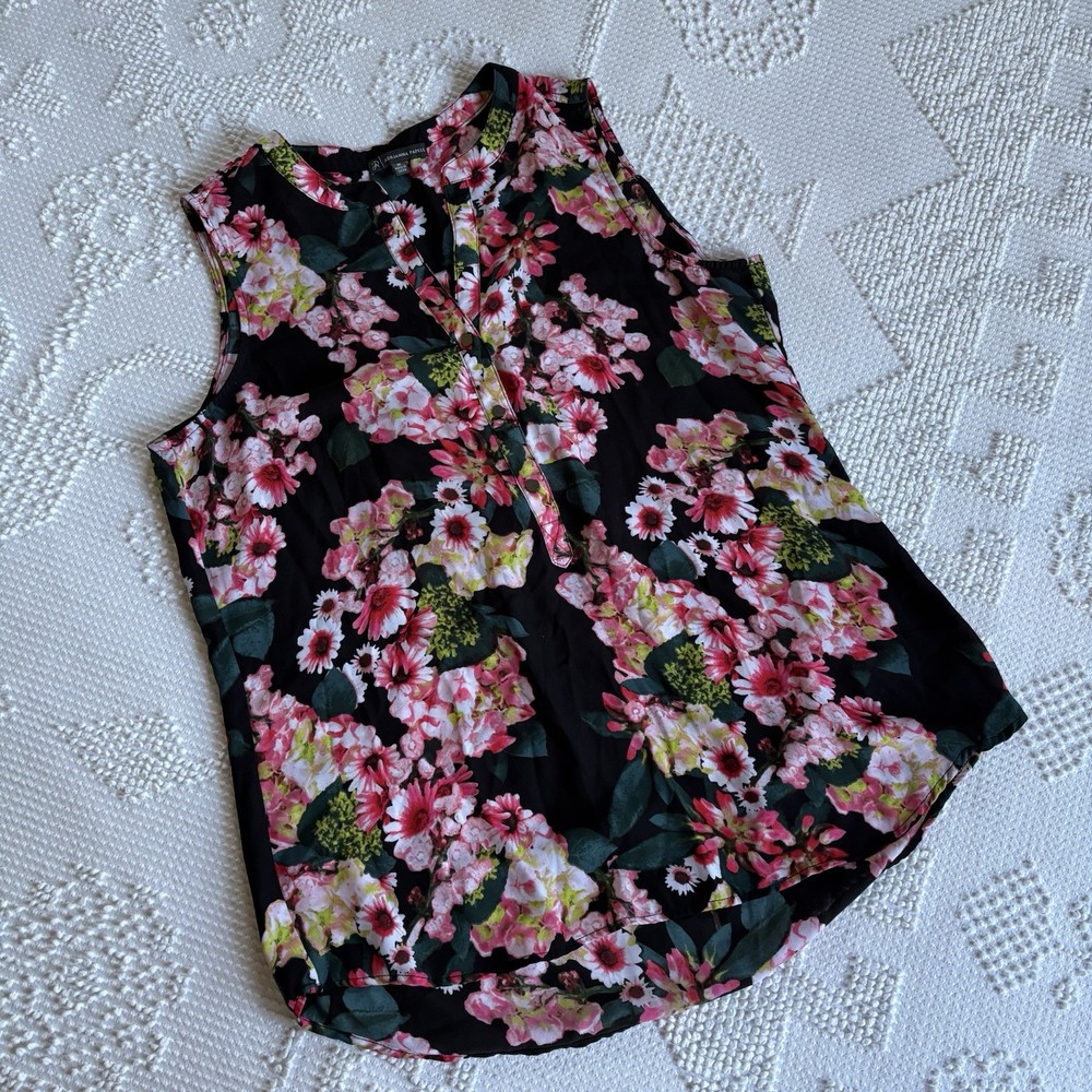 Adrianna Papell women’s size medium sleeveless button front floral blouse top