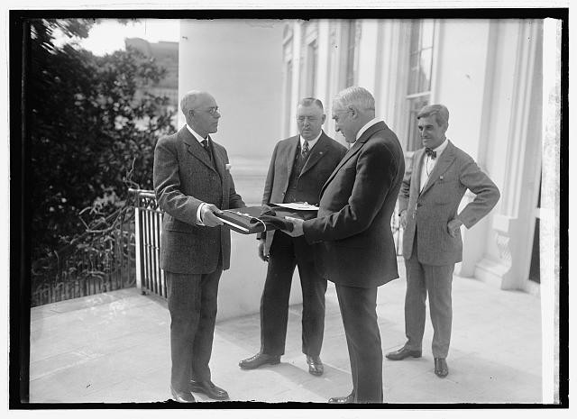 Photo:Wool Graves group,4/10/22,April 1922,2