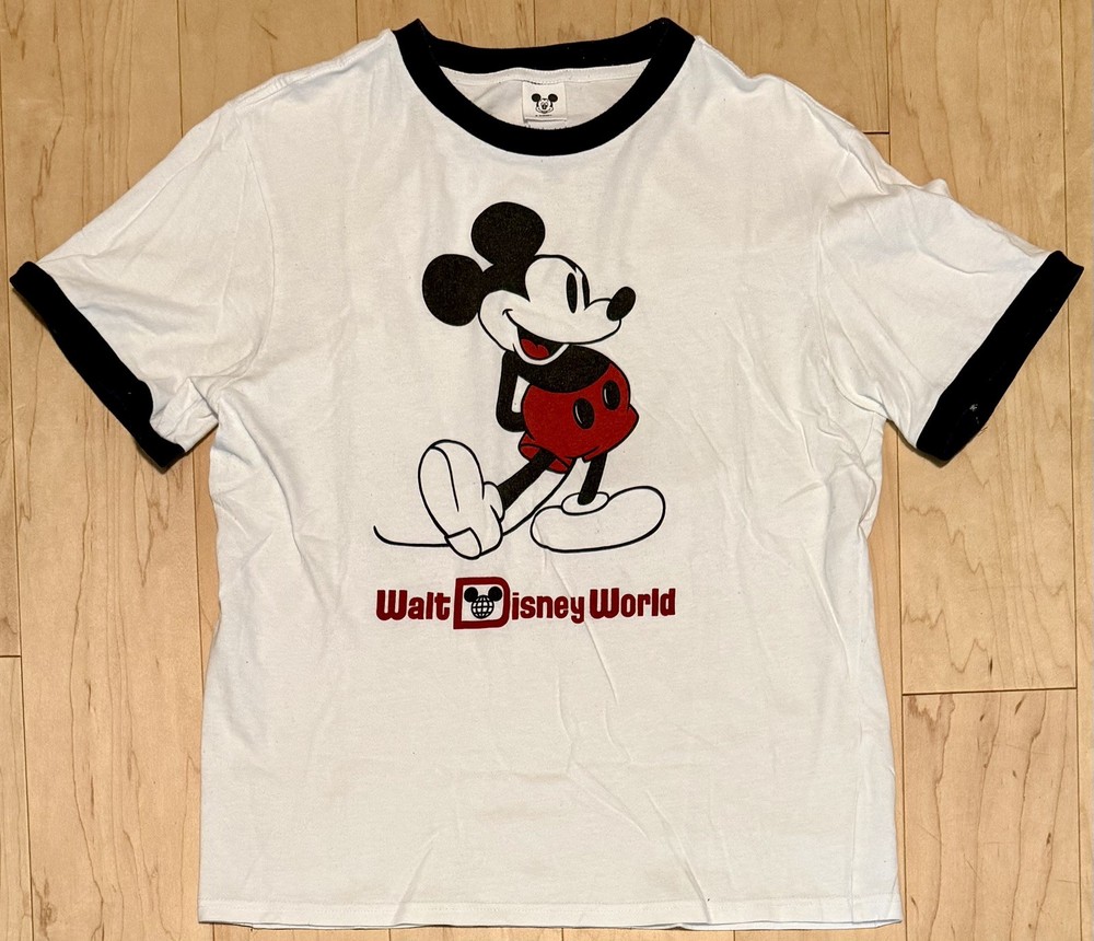 Walt Disney World Mickey Mouse Standing Ringer T-Shirt White Blue Men’s Medium