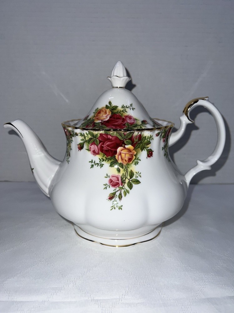 Royal Albert Old Country Roses Tea Pot With Lid 1962 Gold Trim 7.5
