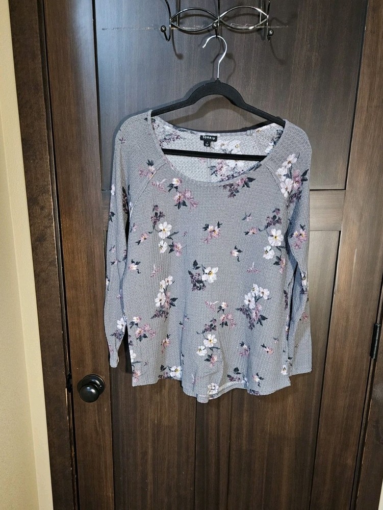 EUC Women's Plus Torrid Waffle Knit Floral Thermal Stretch Top Shirt Size 1  1X