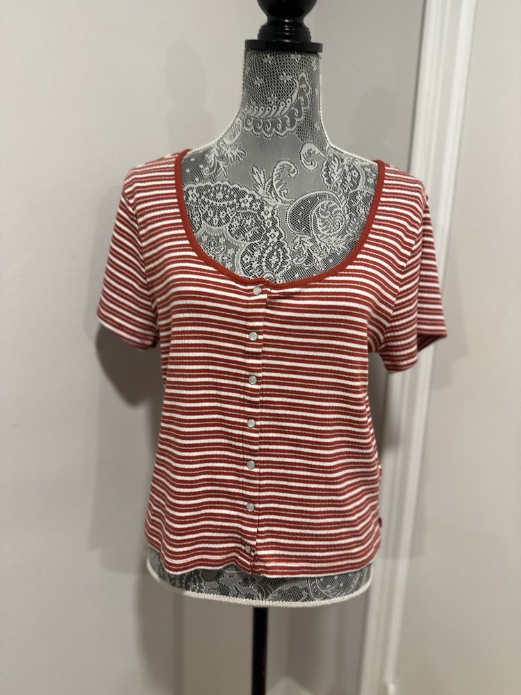 Levi’s Women Shirt Sz: XL Red & White Striped Short Sleeve Button Front Top