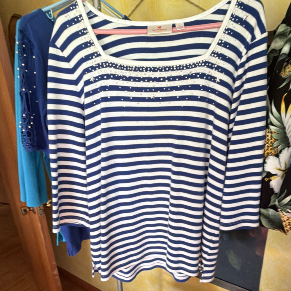 Quochee Factory Women's L Blue/White Striped 3/4 Rhinestone Top