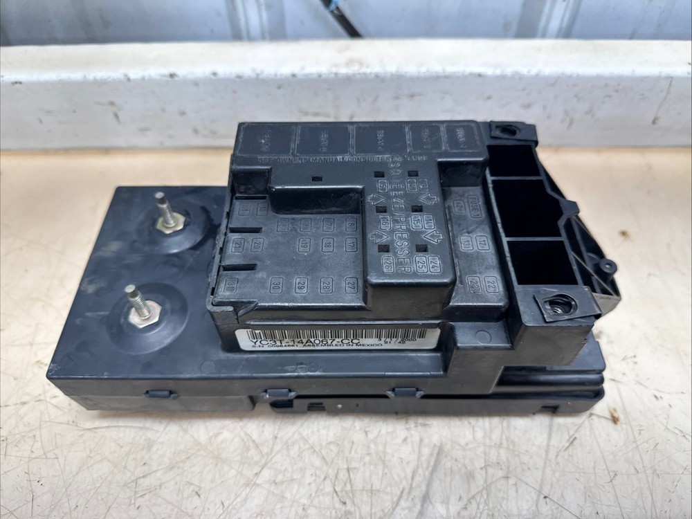 99-01 Ford  Multifunction Module GEM OEM FUSE BOX F81B-14B205-FC YC3T-14A067-CC