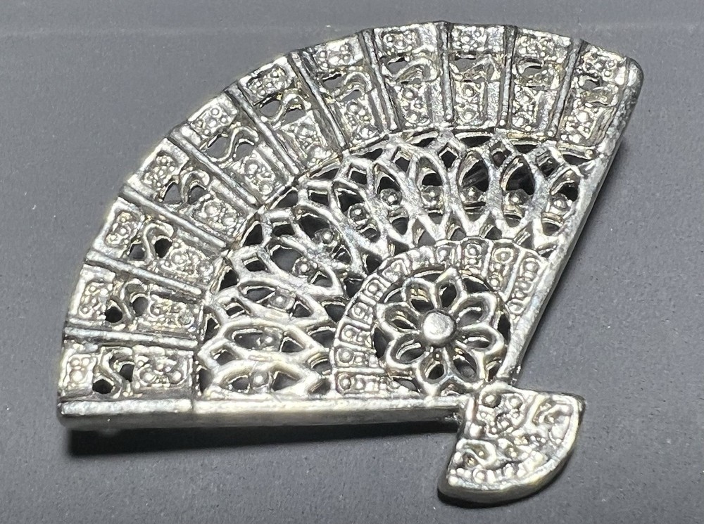 Vintage Fan Shaped Fashion Brooch Pin Silver Tone Ornate Filigree Design
