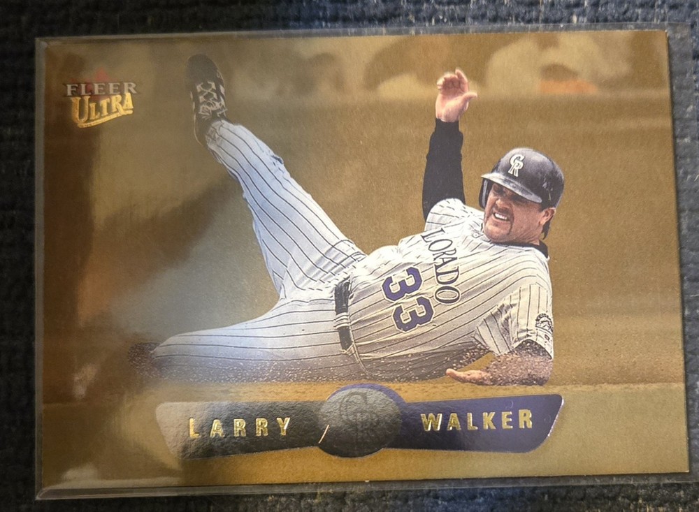 2002 Fleer Ultra - Larry Walker #133 Gold Medallion