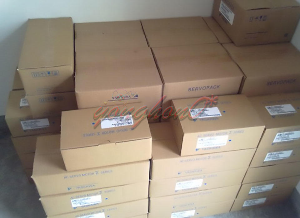 ONE NEW   SERVO MOTOR SGMRS-06A2B-YR13 #F5