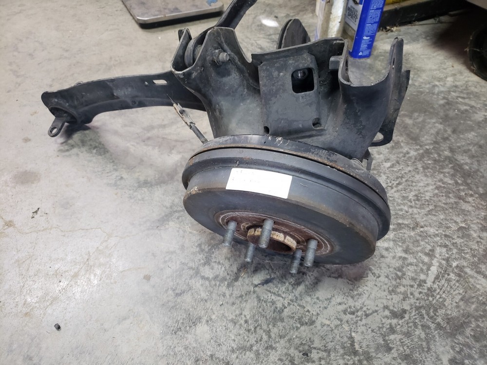 2013 Ford Focus Rear Right Spindle Knuckle Wheel Hub OEM for Enhanced Performance and Durability