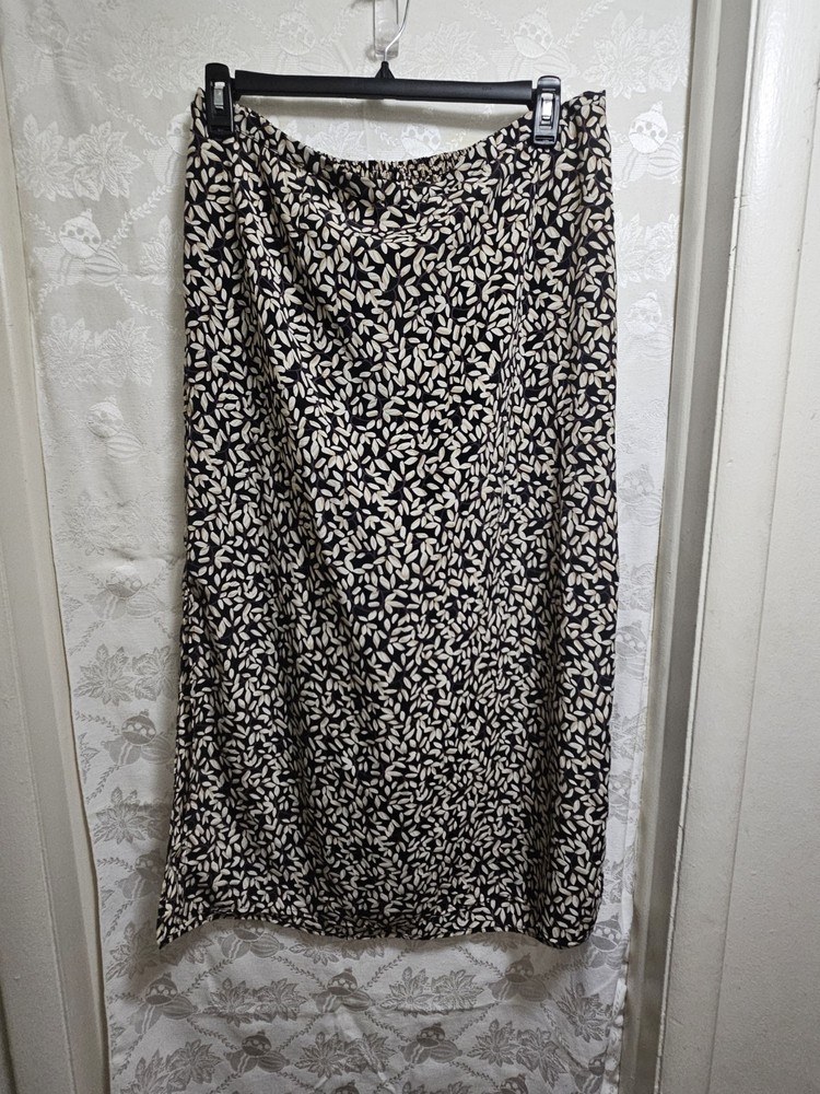 Women's Plus Size Midi Skirt With Floral Patten By Venezia Jeans
