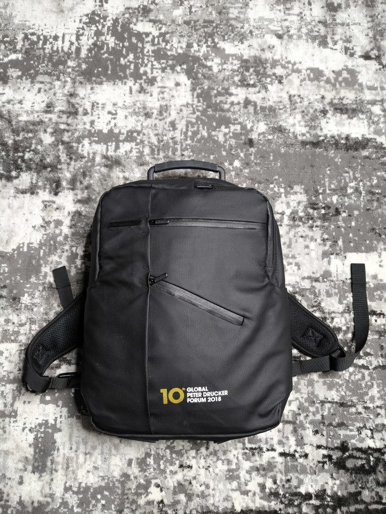 Lexon Challenger 15 Backpack City Style  Black