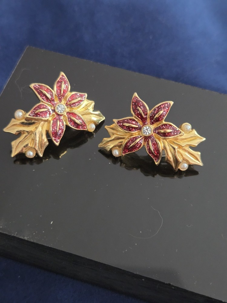 Vintage AVON Earrings Holiday  Gold Tone Christmas Poinsettia Red Enamel Stud