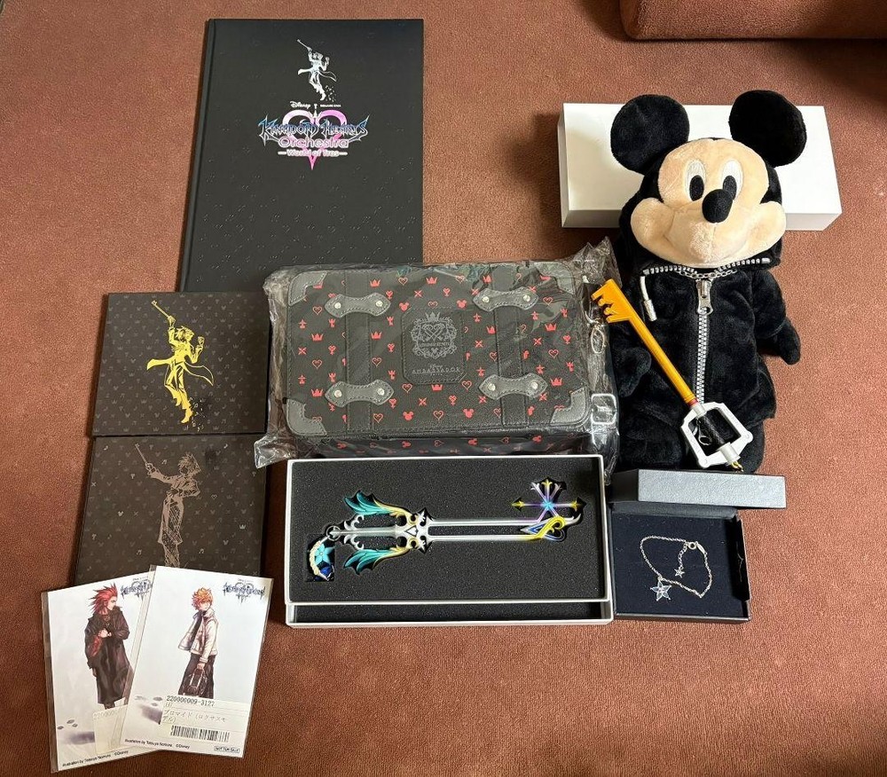 Kingdom Hearts Official Goods Bundle Hotel Exclusive Orchestra Roxas Axel Rare