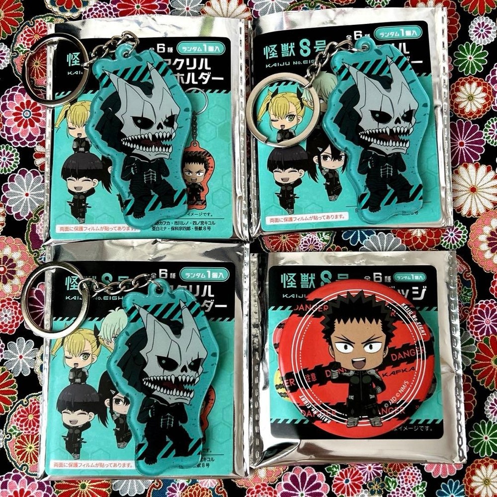 Kaiju No 8 Hibino Kafka Acrylic Keychain Can Badge Set